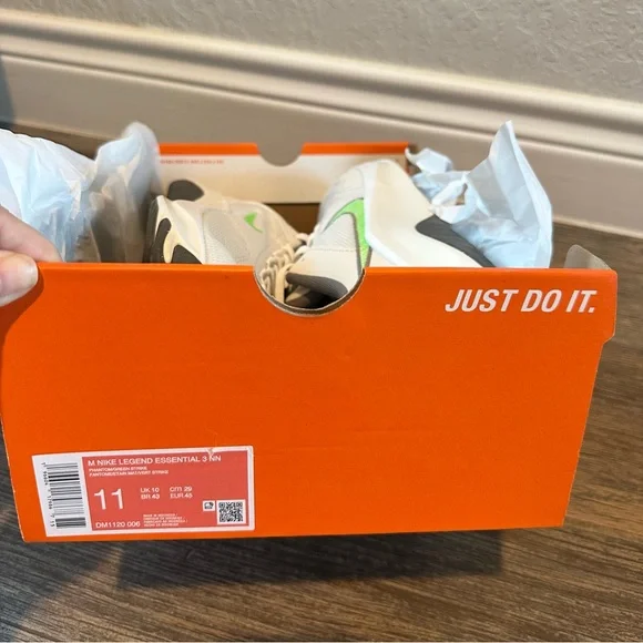 Nike Legend Essential 3 Men's Training Shoes White/Green DM1120-006 Size 11 NEW - Picture 9 of 9